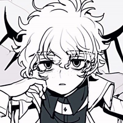 学校让女生抱着假娃娃吃饭防早恋